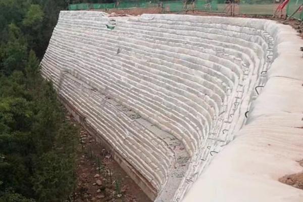 高強(qiáng)加筋土工布的施工步驟  第3張